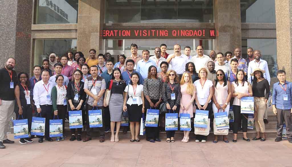 十六国官员莅临半岛在线体育参观访问