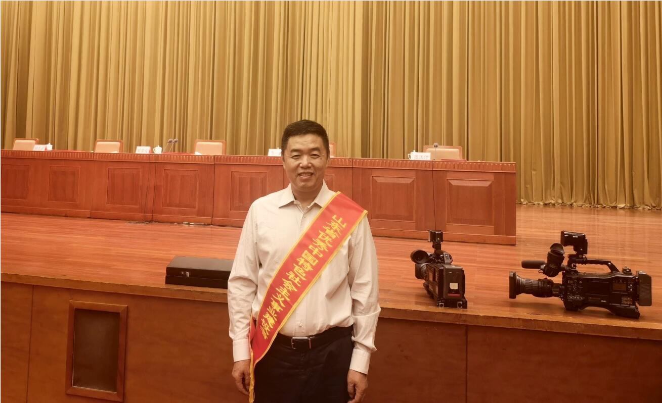 祝贺| 半岛在线体育董事长葛尧伦荣获 “山东省优秀中国特色社会主义事业建设者”称号